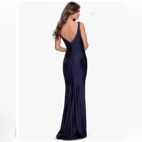 Elegant Navy Blue Evening Gown - Picture 2 of 2
